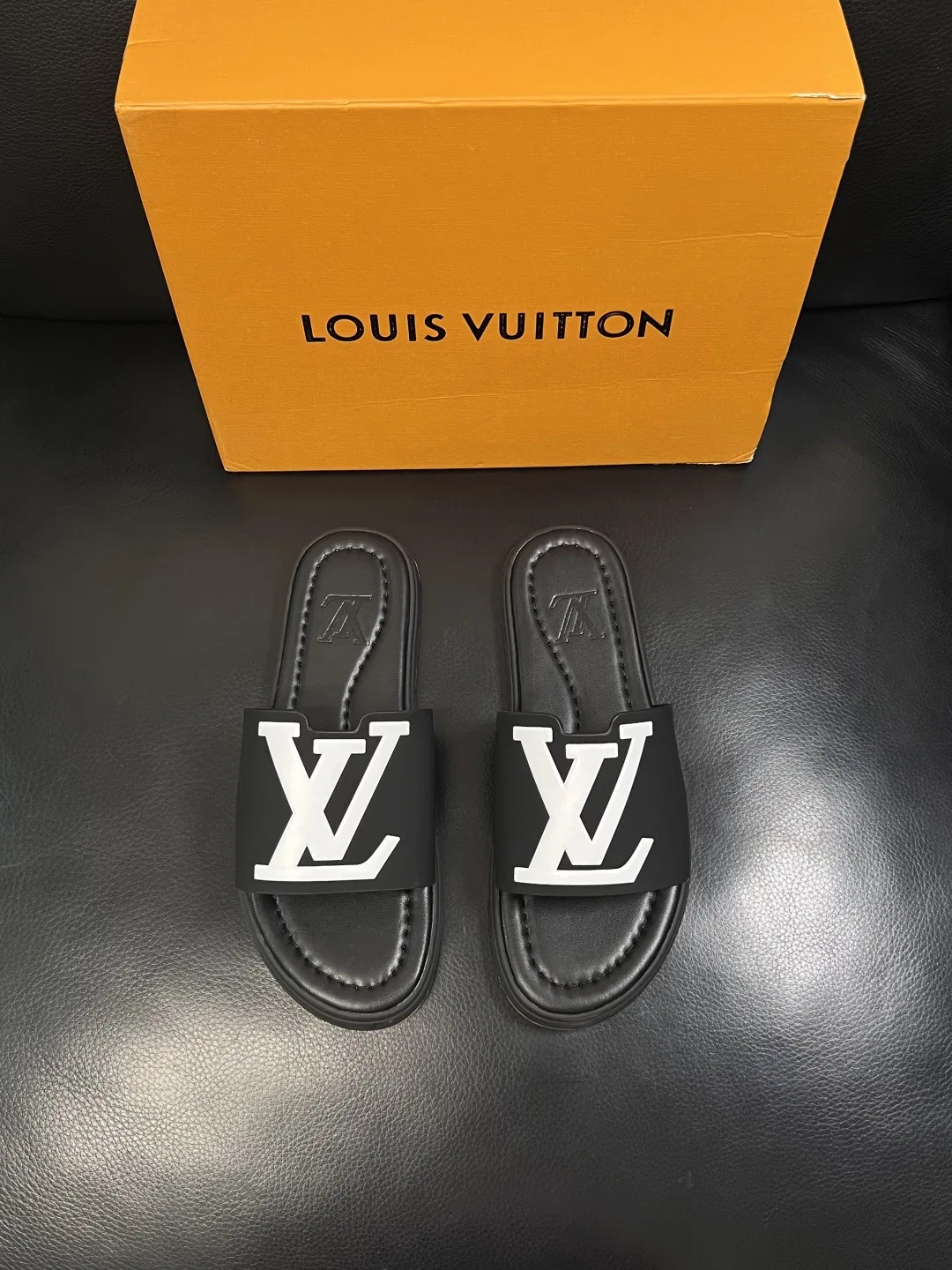LV 27FW QVUSQNN 048 슬리퍼 3