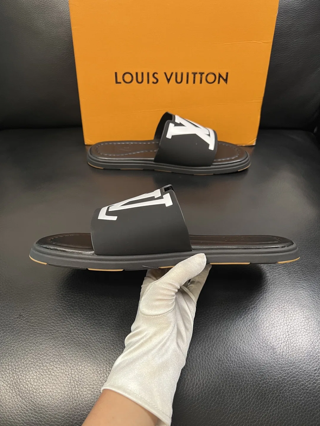 LV 27FW QVUSQNN 048 슬리퍼 5
