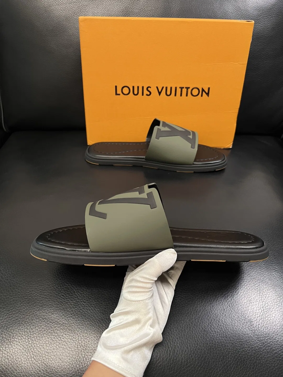 LV 27FW QVUSQNN 049 슬리퍼 4