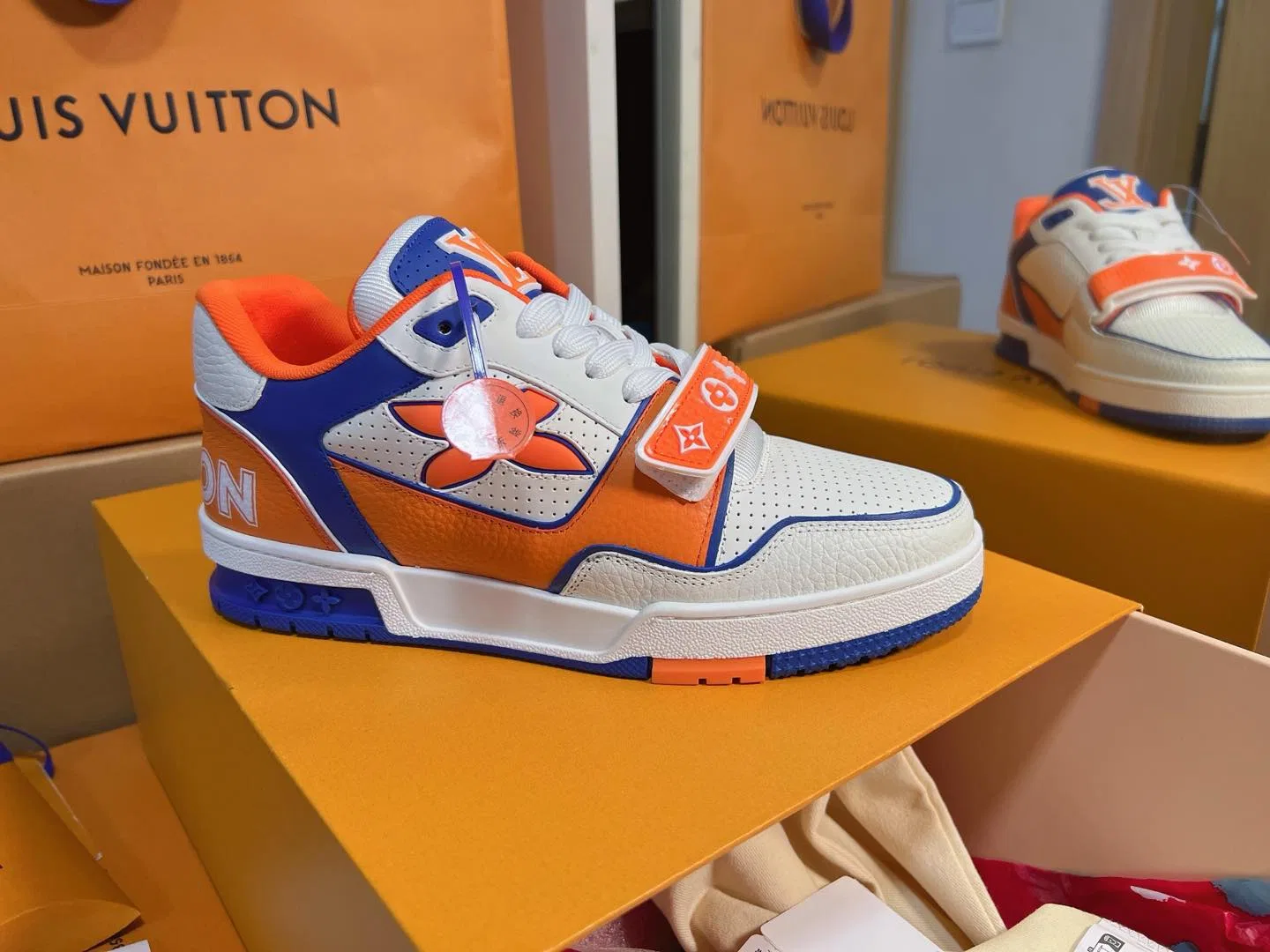 LV 27FW QVUSQNN 057 스니커즈 4