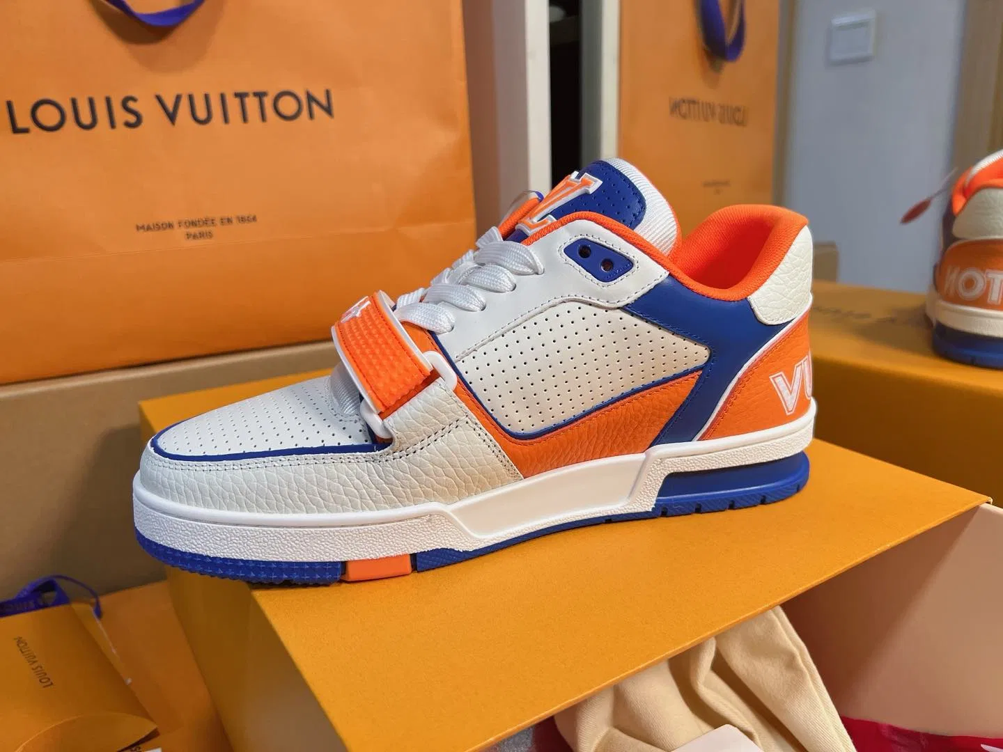 LV 27FW QVUSQNN 057 스니커즈 5
