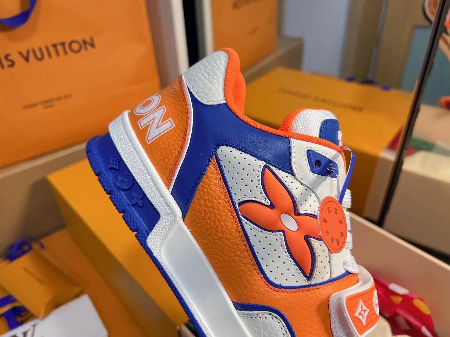 LV 27FW QVUSQNN 057 스니커즈 6