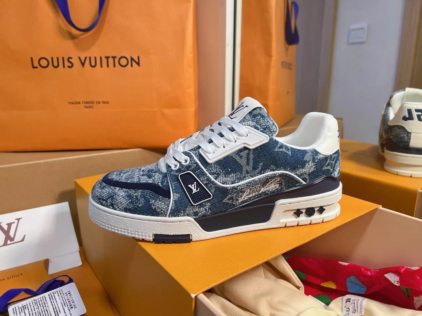 LV 27FW QVUSQNN 058 스니커즈 4
