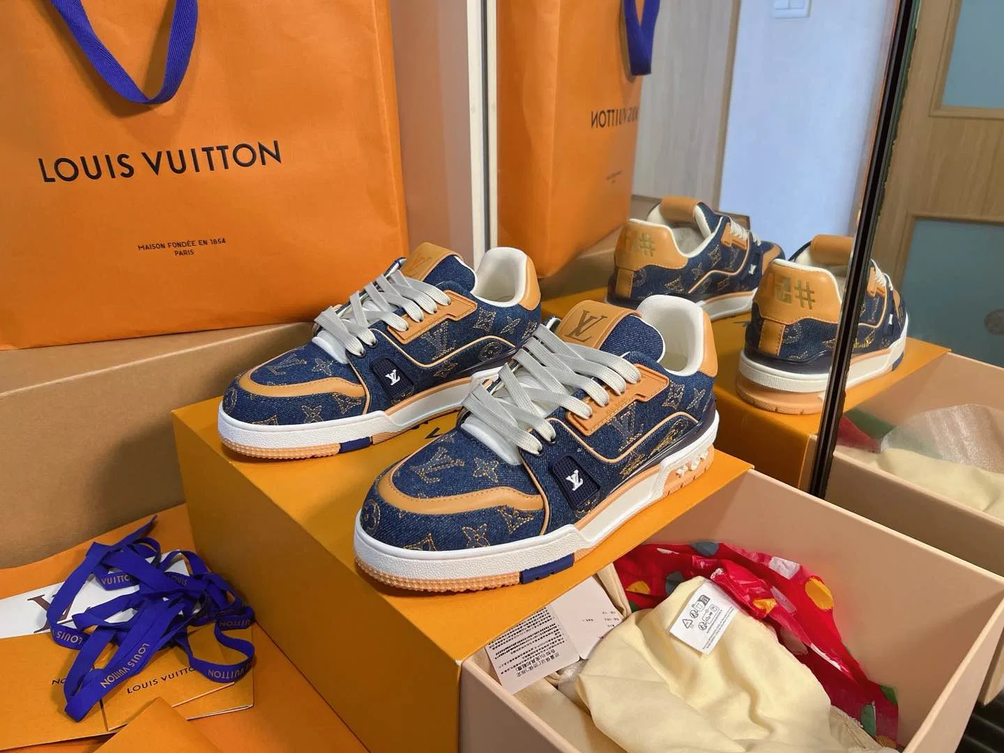 LV 27FW QVUSQNN 060 스니커즈