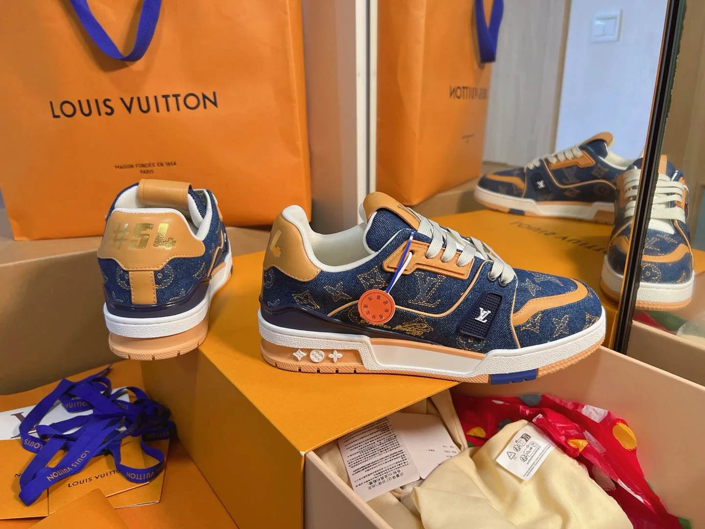 LV 27FW QVUSQNN 060 스니커즈 3