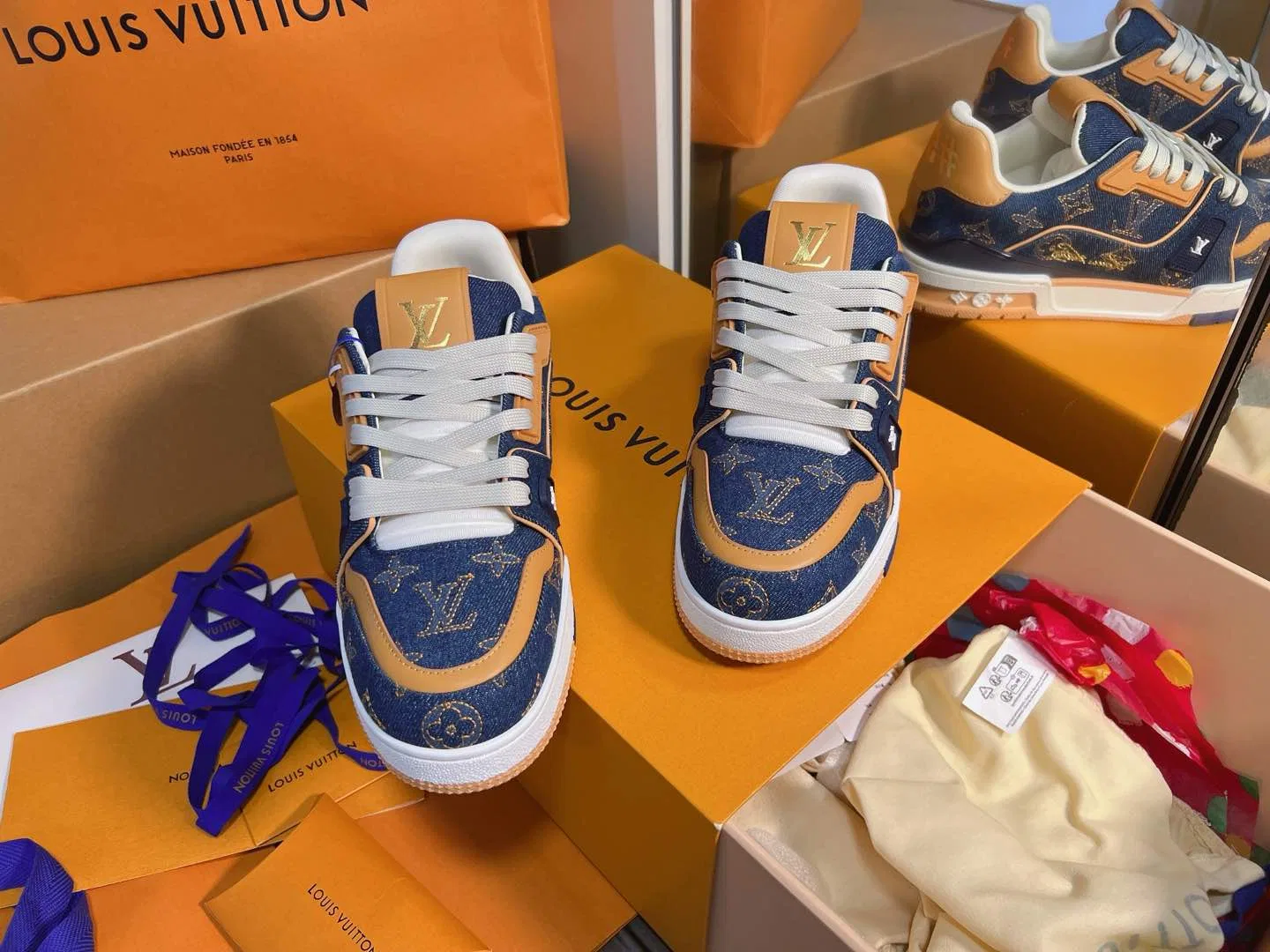 LV 27FW QVUSQNN 060 스니커즈 4
