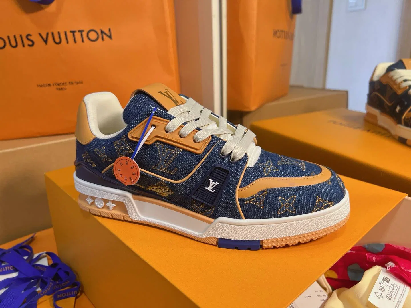 LV 27FW QVUSQNN 060 스니커즈 5