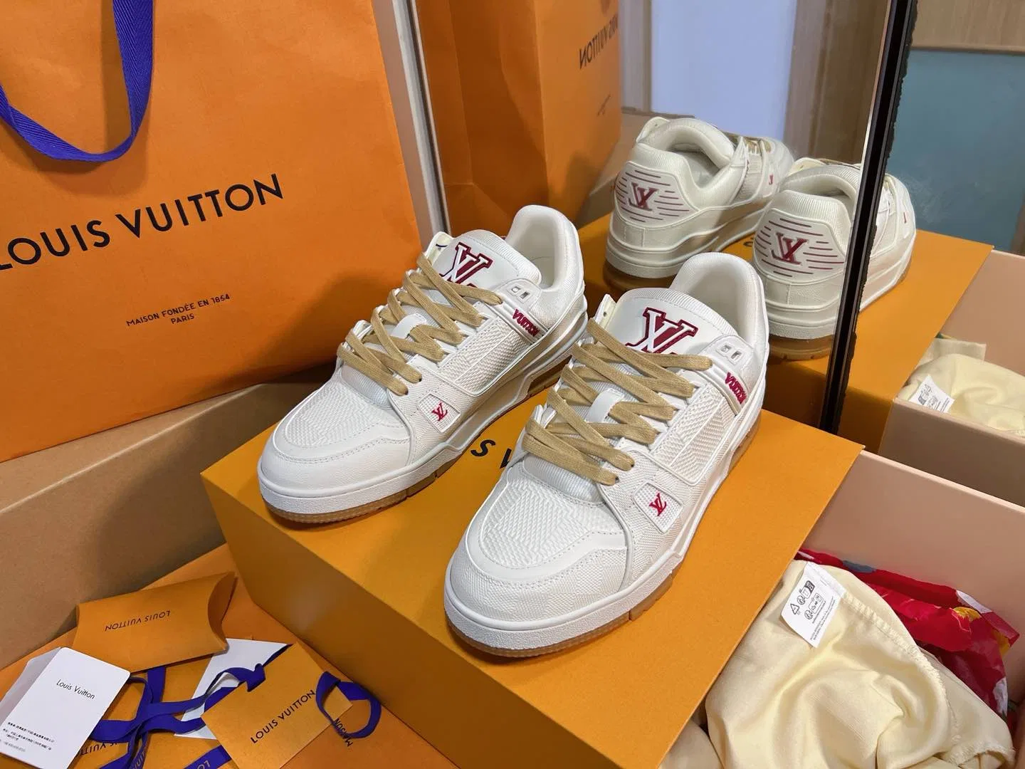 LV 27FW QVUSQNN 061 스니커즈