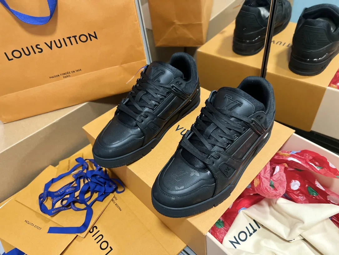 LV 27FW QVUSQNN 063 스니커즈