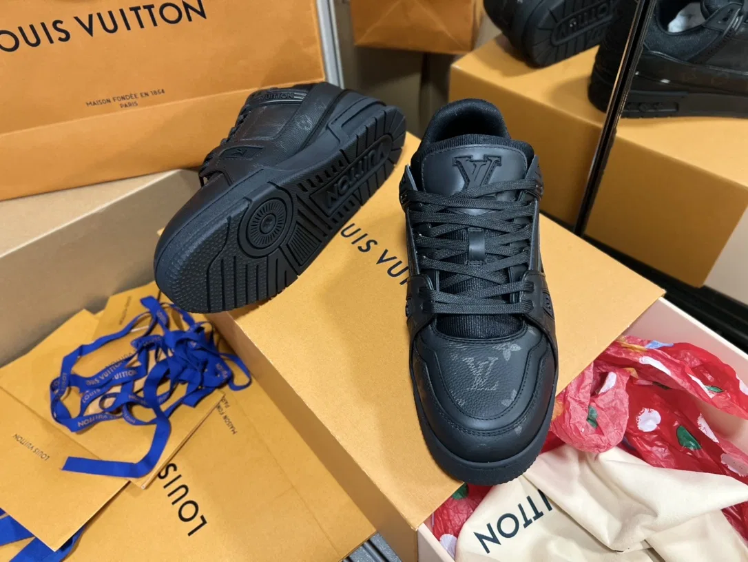 LV 27FW QVUSQNN 063 스니커즈 3