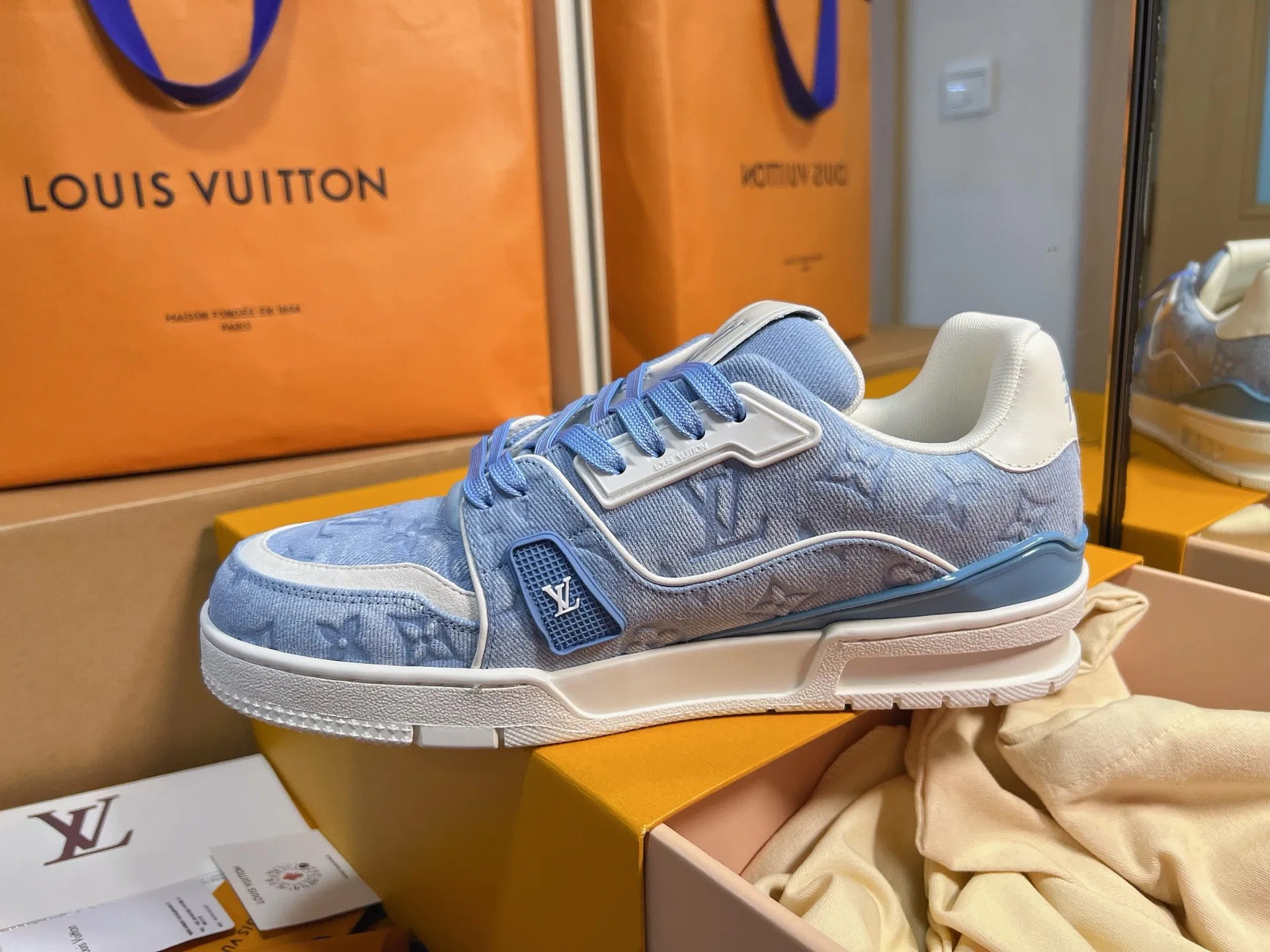 LV 27FW QVUSQNN 064 스니커즈 4