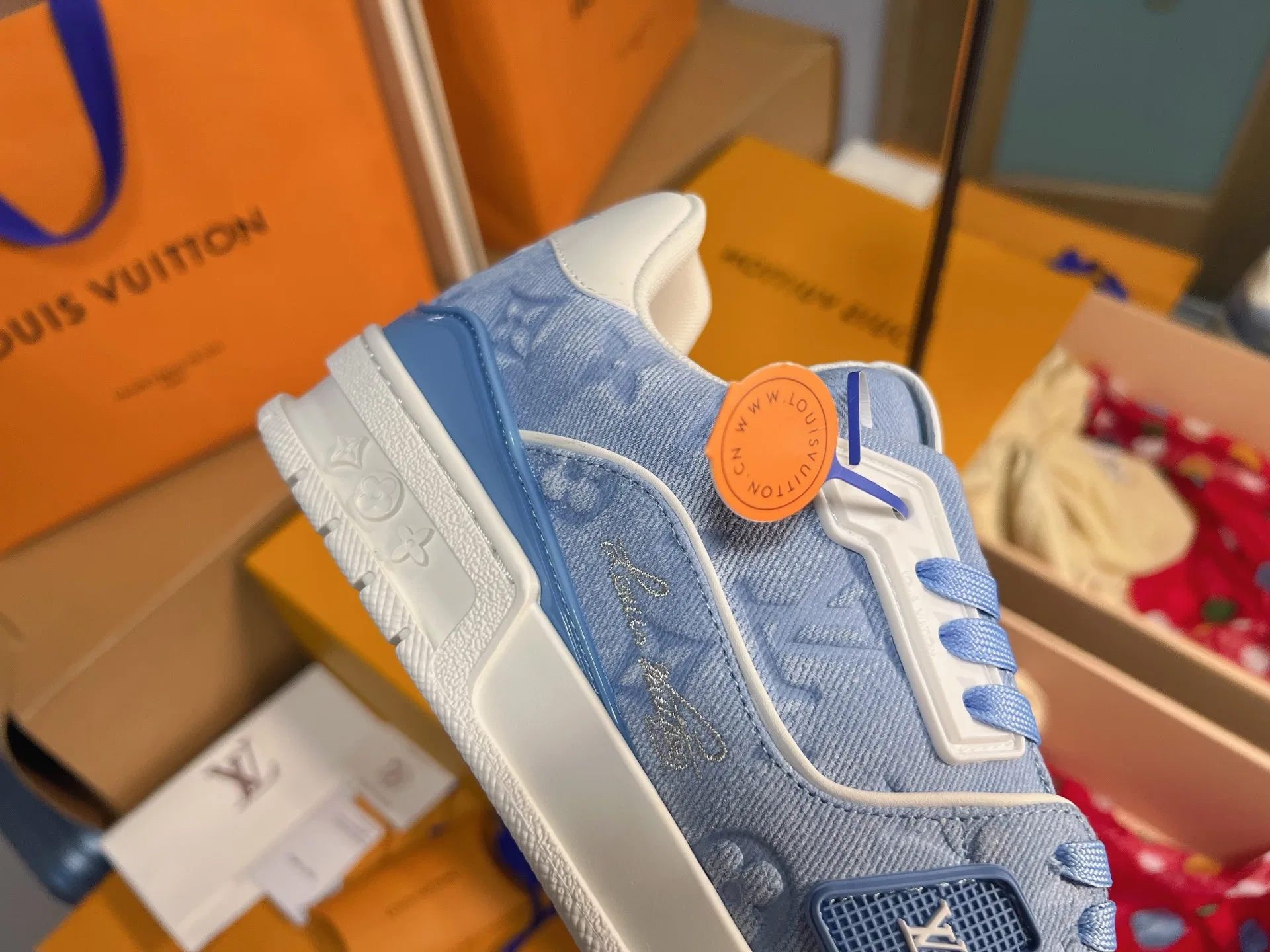 LV 27FW QVUSQNN 064 스니커즈 5