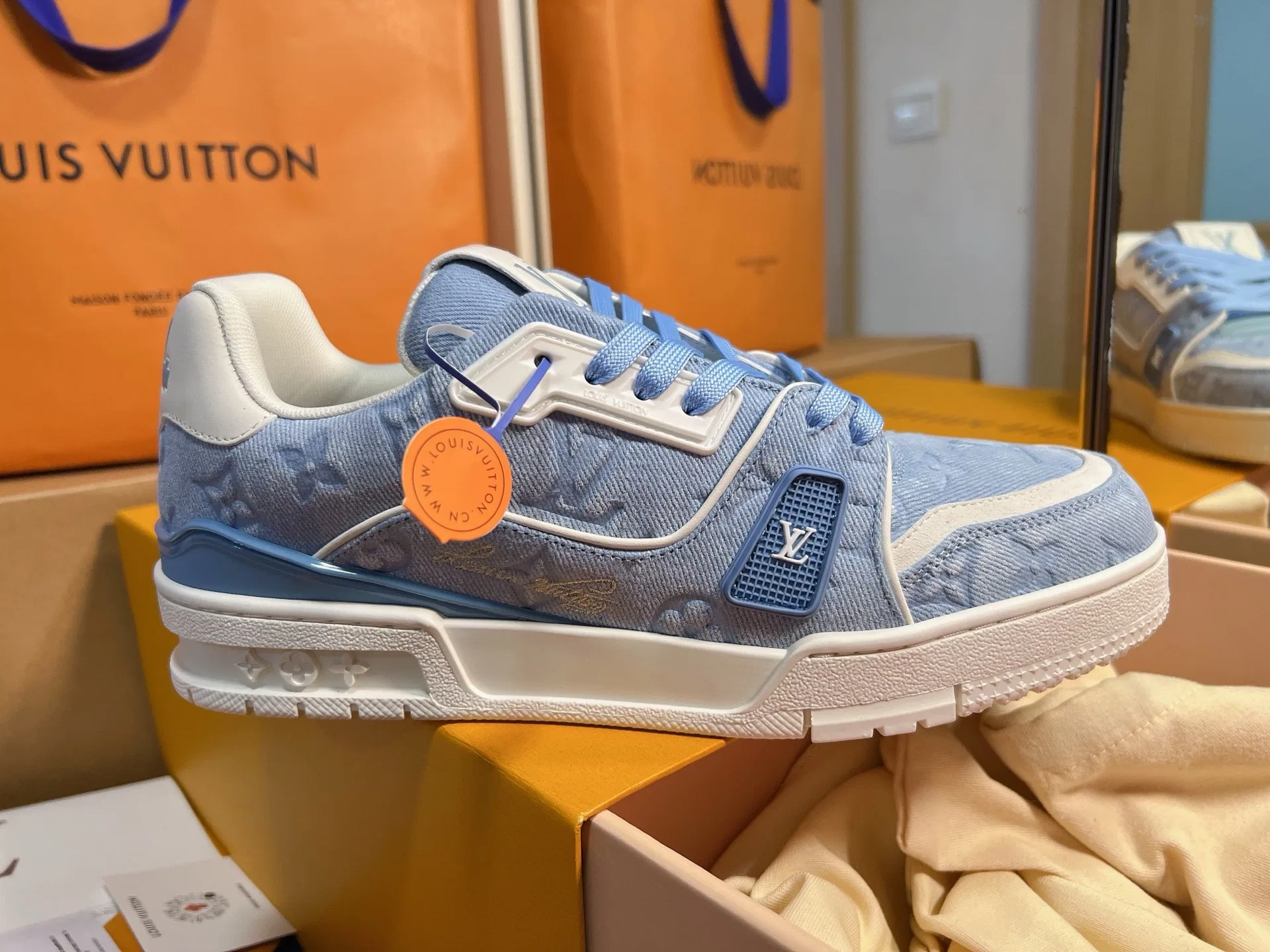 LV 27FW QVUSQNN 064 스니커즈 6