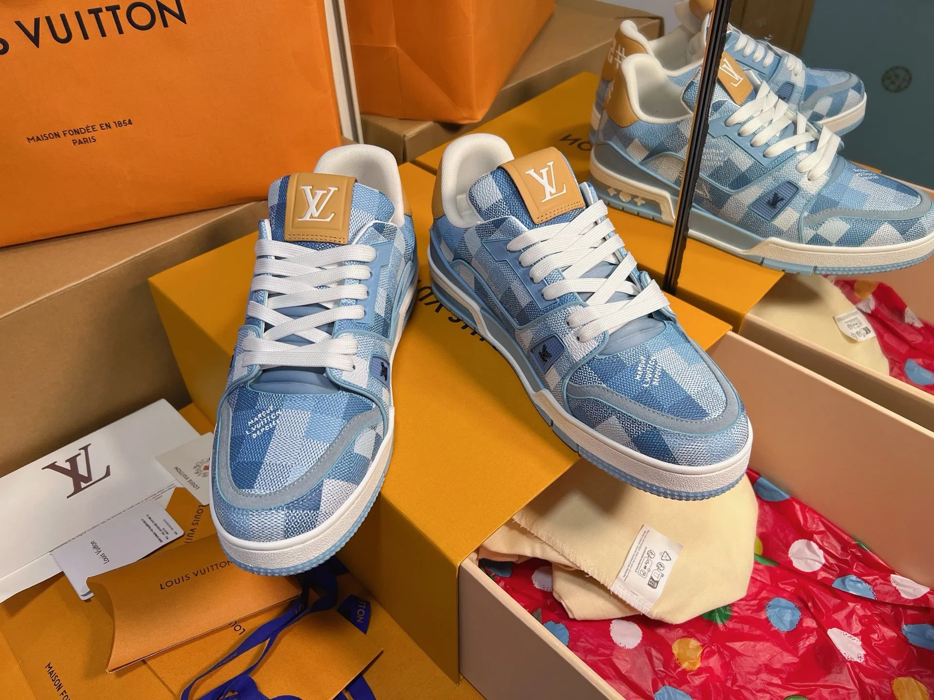 LV 27FW QVUSQNN 065 스니커즈 3