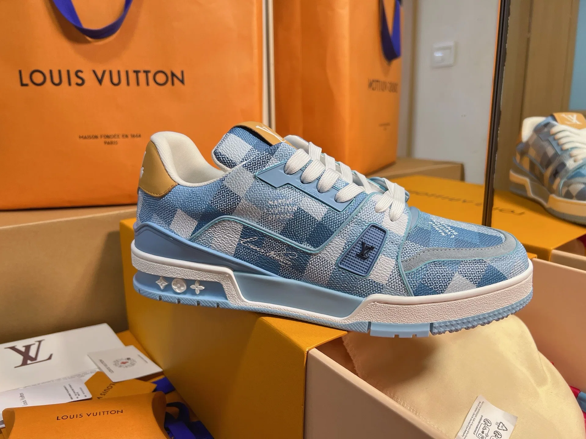 LV 27FW QVUSQNN 065 스니커즈 5