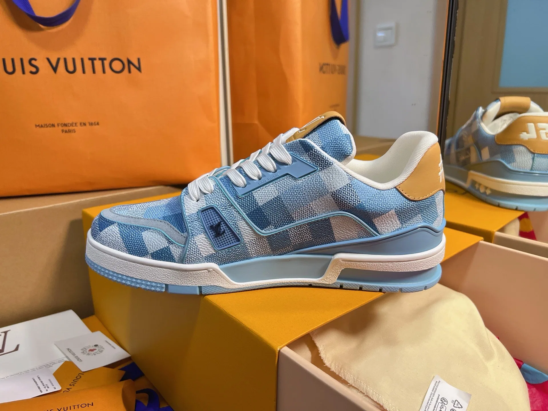 LV 27FW QVUSQNN 065 스니커즈 6