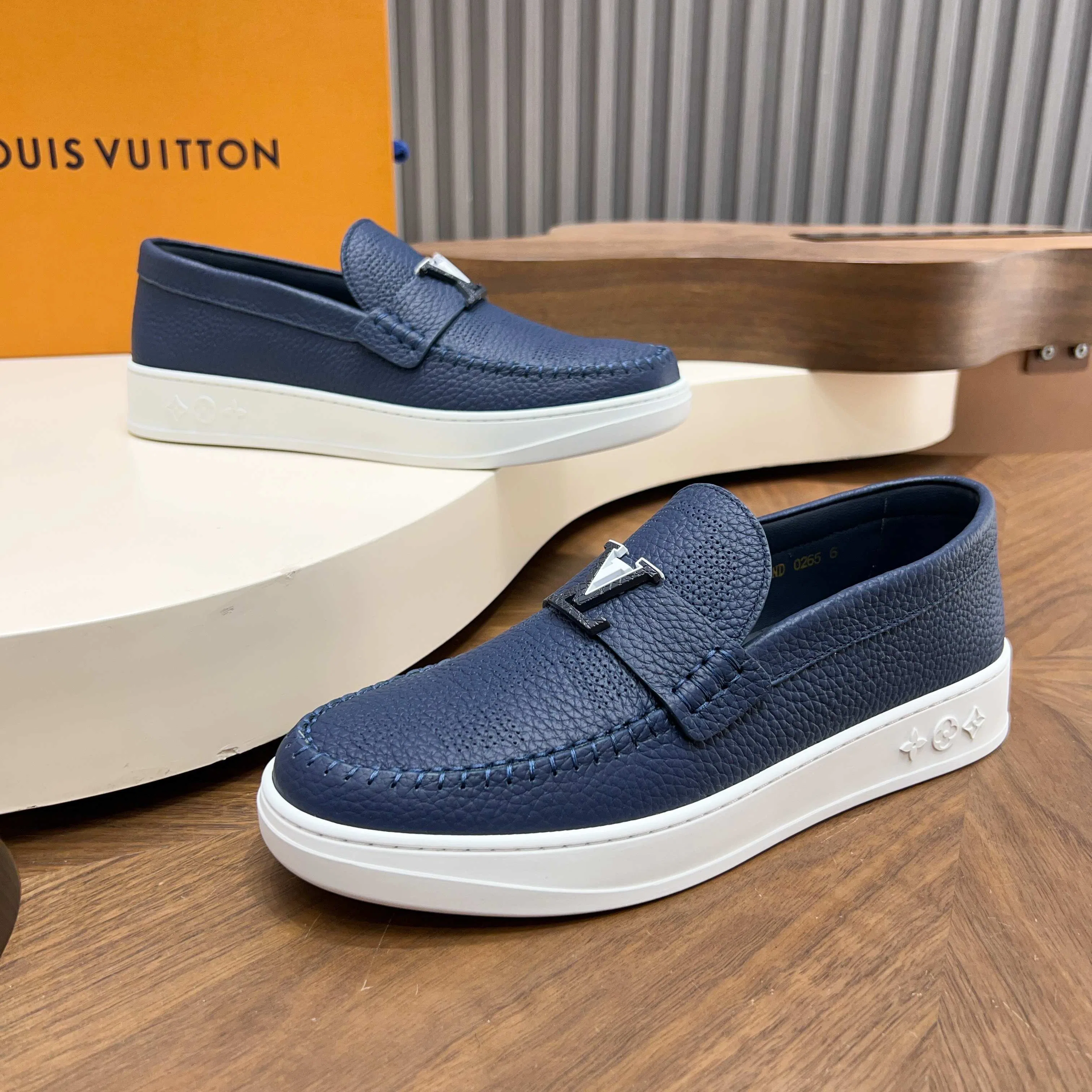 LV 27FW QVUSQNN 066 로퍼