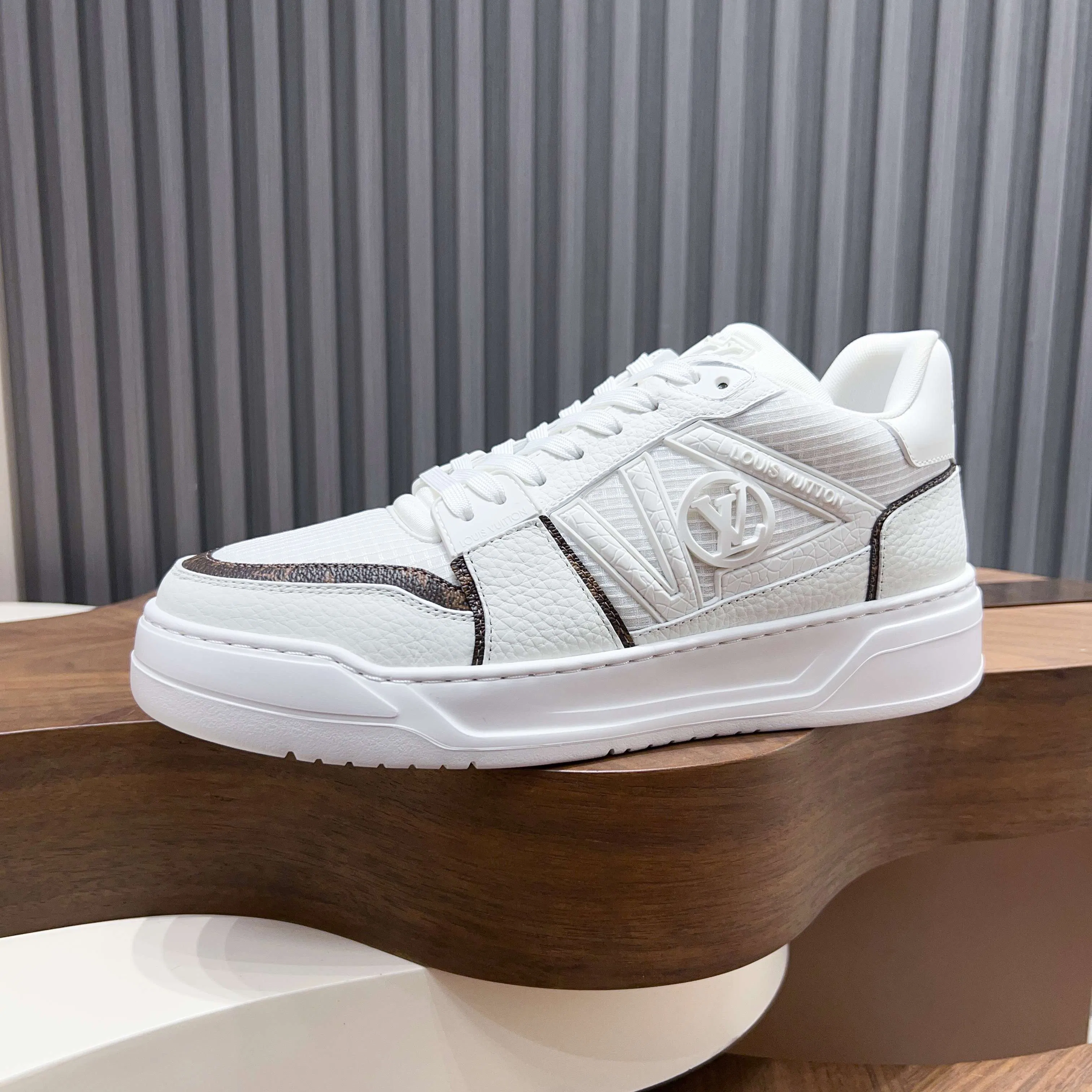 LV 27FW QVUSQNN 067 스니커즈 4