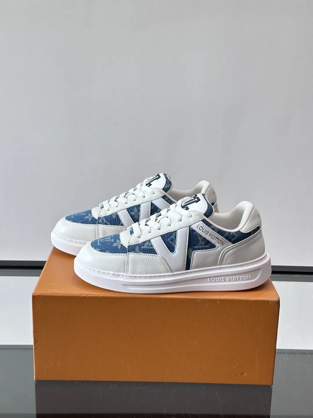 LV 27FW QVUSQNN 069 스니커즈 3