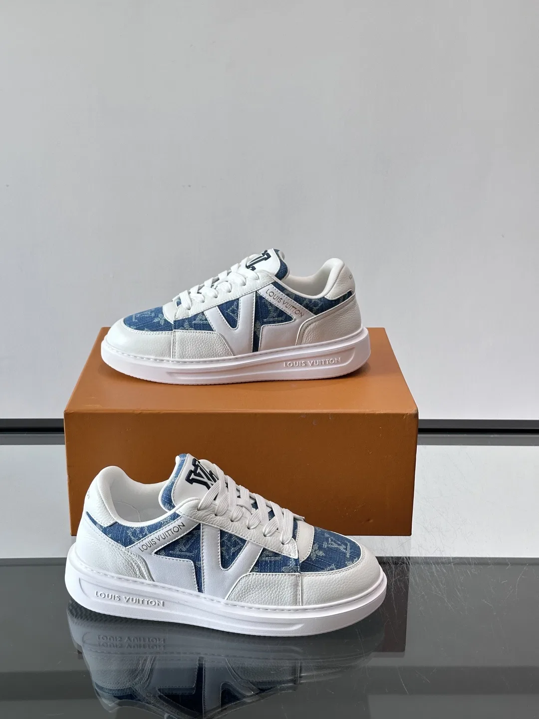 LV 27FW QVUSQNN 069 스니커즈 4