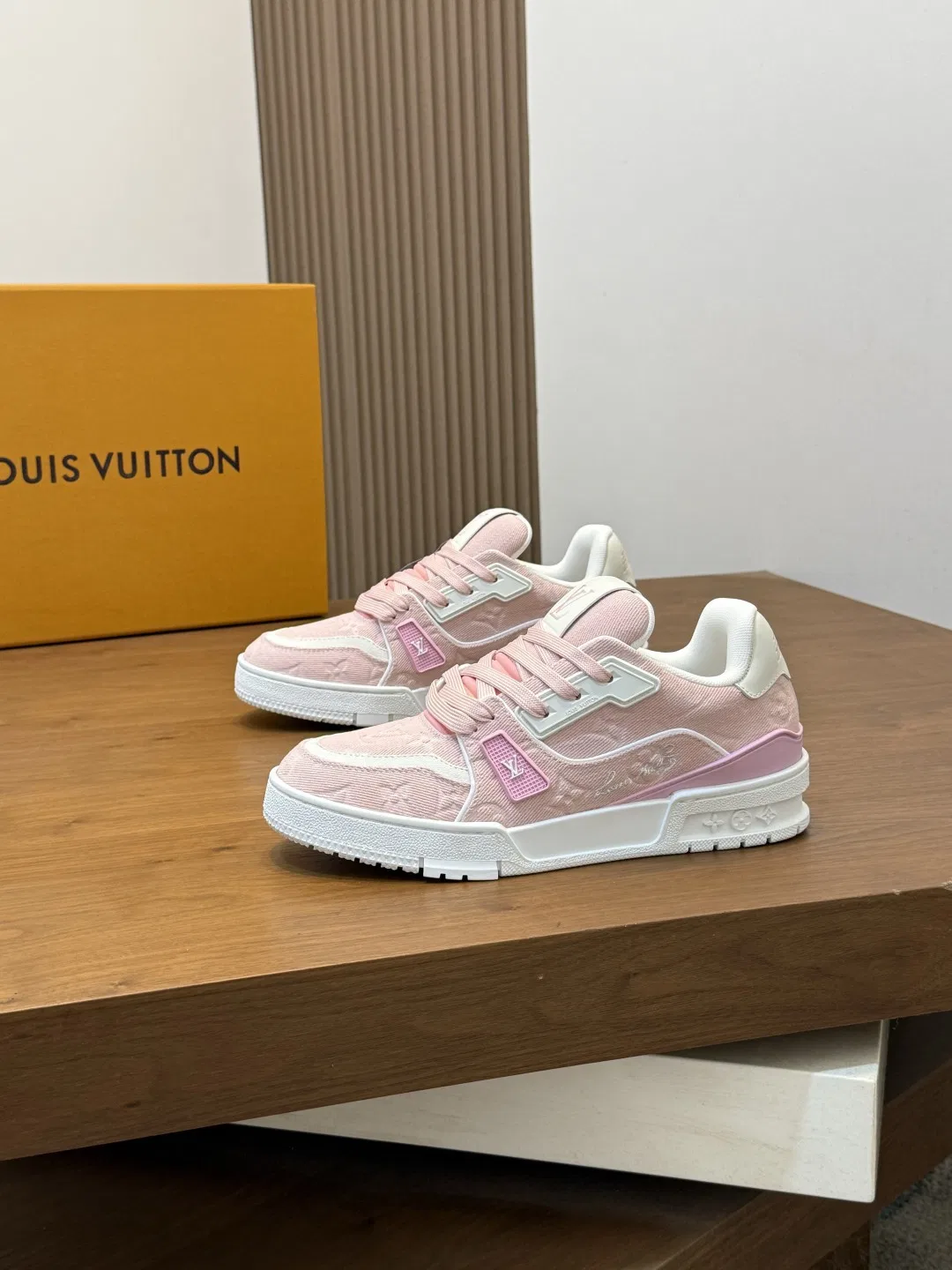 LV 27FW QVUSQNN 089 스니커즈 3