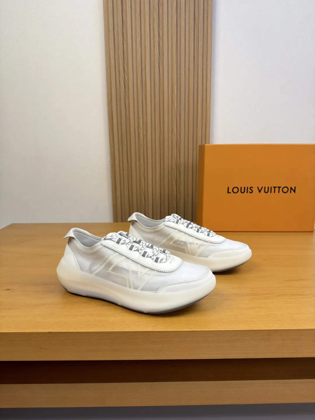 LV 27FW QVUSQNN 090 운동화