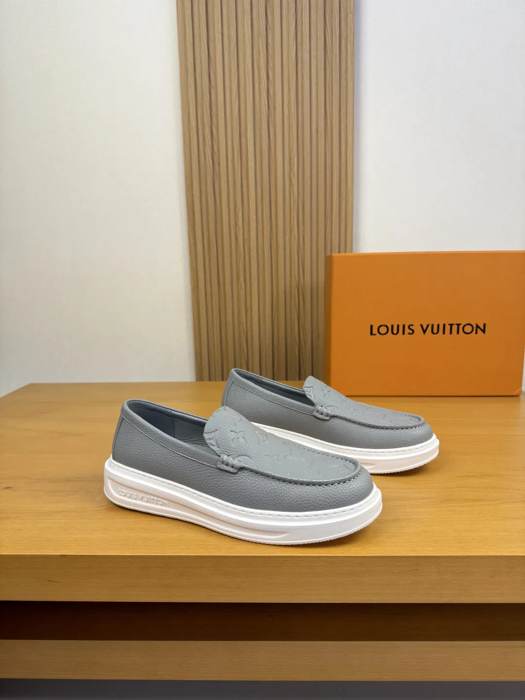 LV 27FW QVUSQNN 092 로퍼
