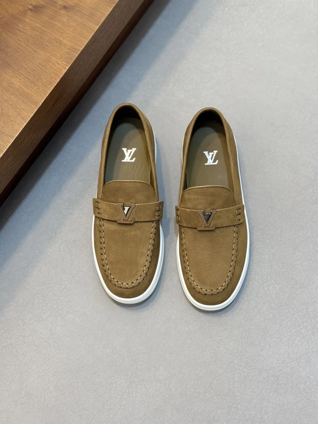 LV 27FW QVUSQNN 093 로퍼
