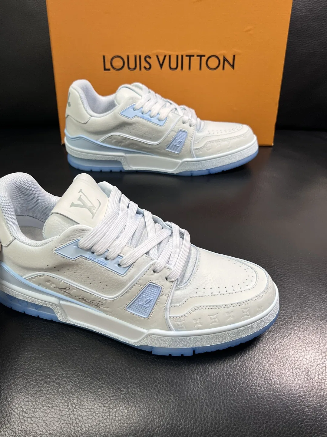LV 27FW QVUSQNN 120 스니커즈 6
