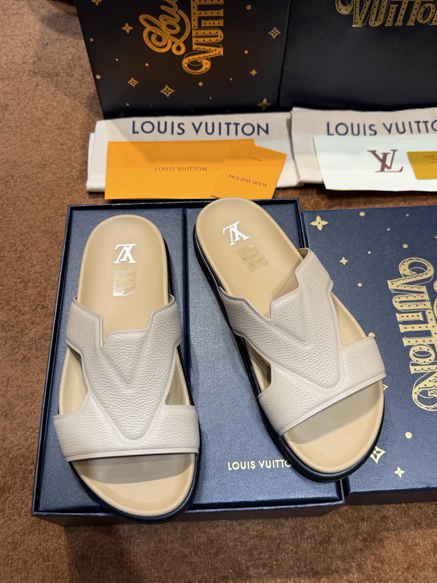 LV 27FW QVUSQNN 121 슬리퍼 3