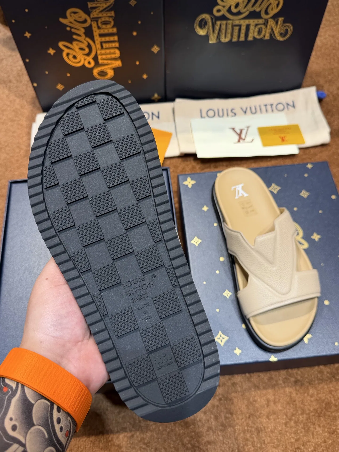 LV 27FW QVUSQNN 121 슬리퍼 5