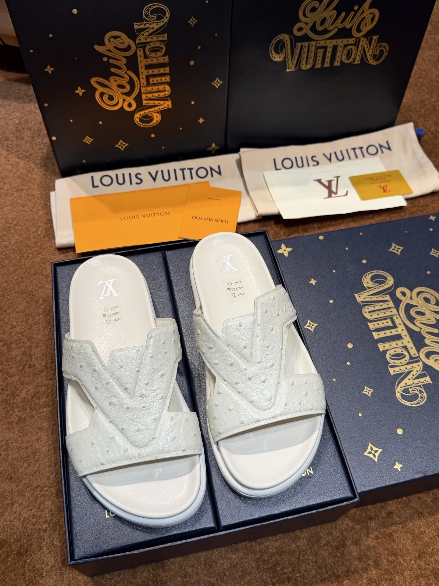 LV 27FW QVUSQNN 121 슬리퍼 6