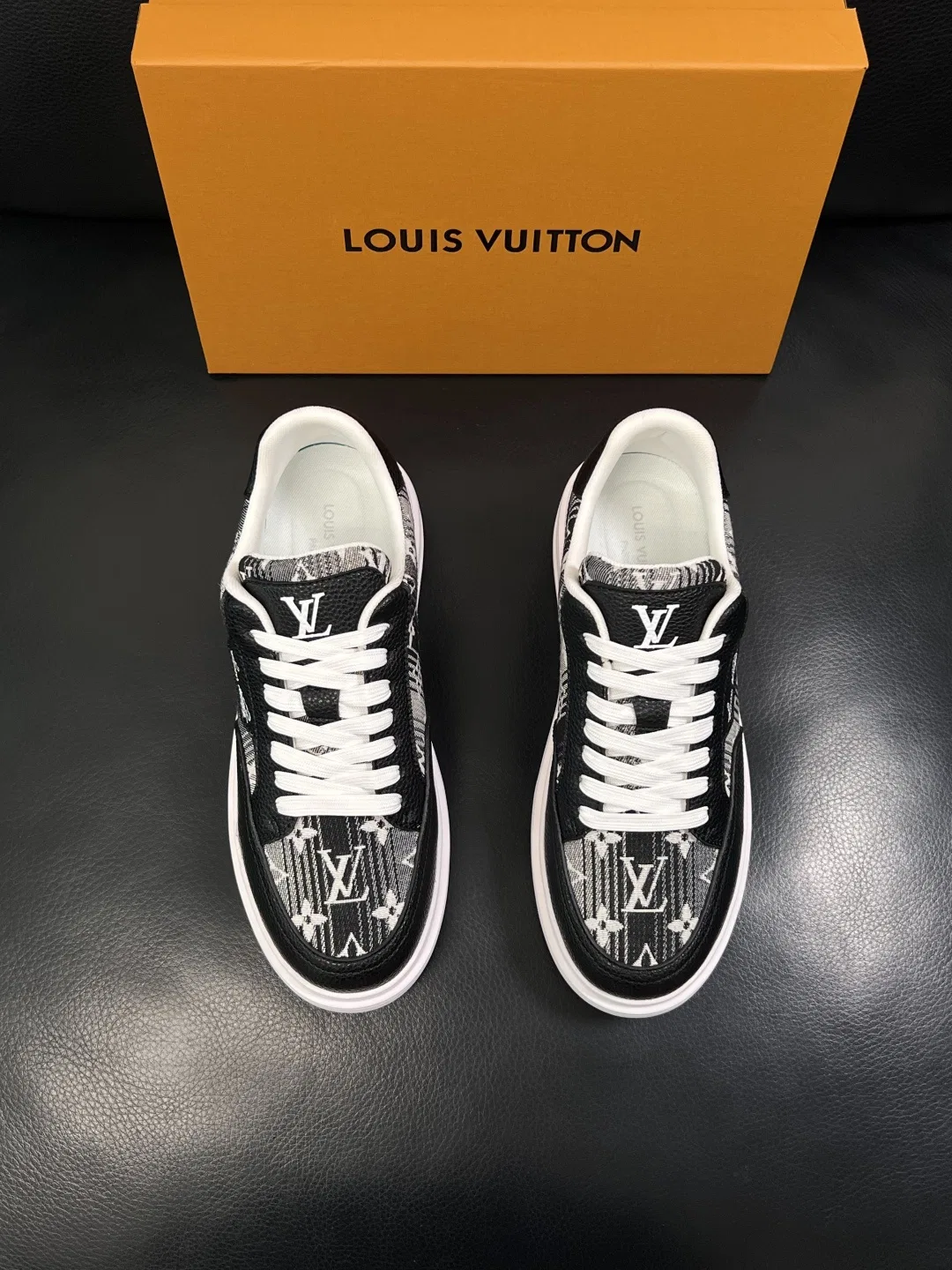 LV 27FW QVUSQNN 122 스니커즈 3