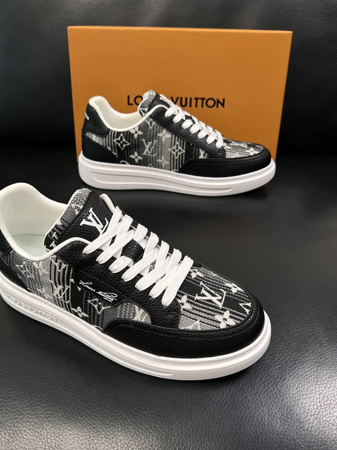 LV 27FW QVUSQNN 122 스니커즈 6