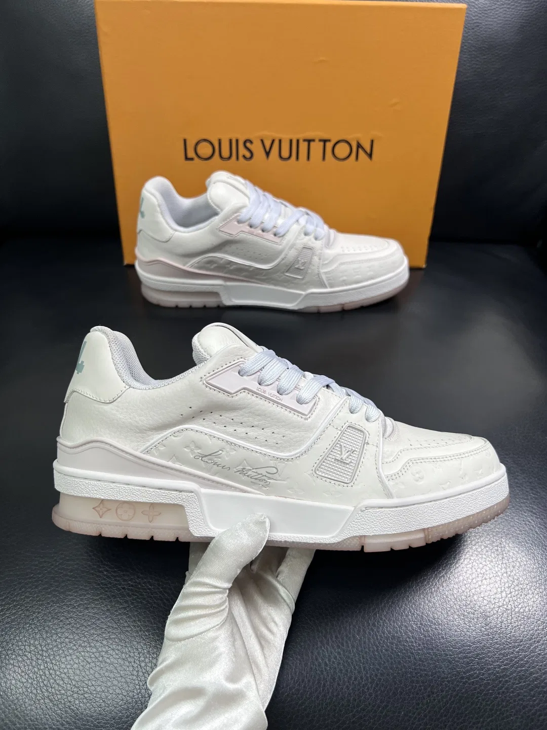 LV 27FW QVUSQNN 124 스니커즈 3