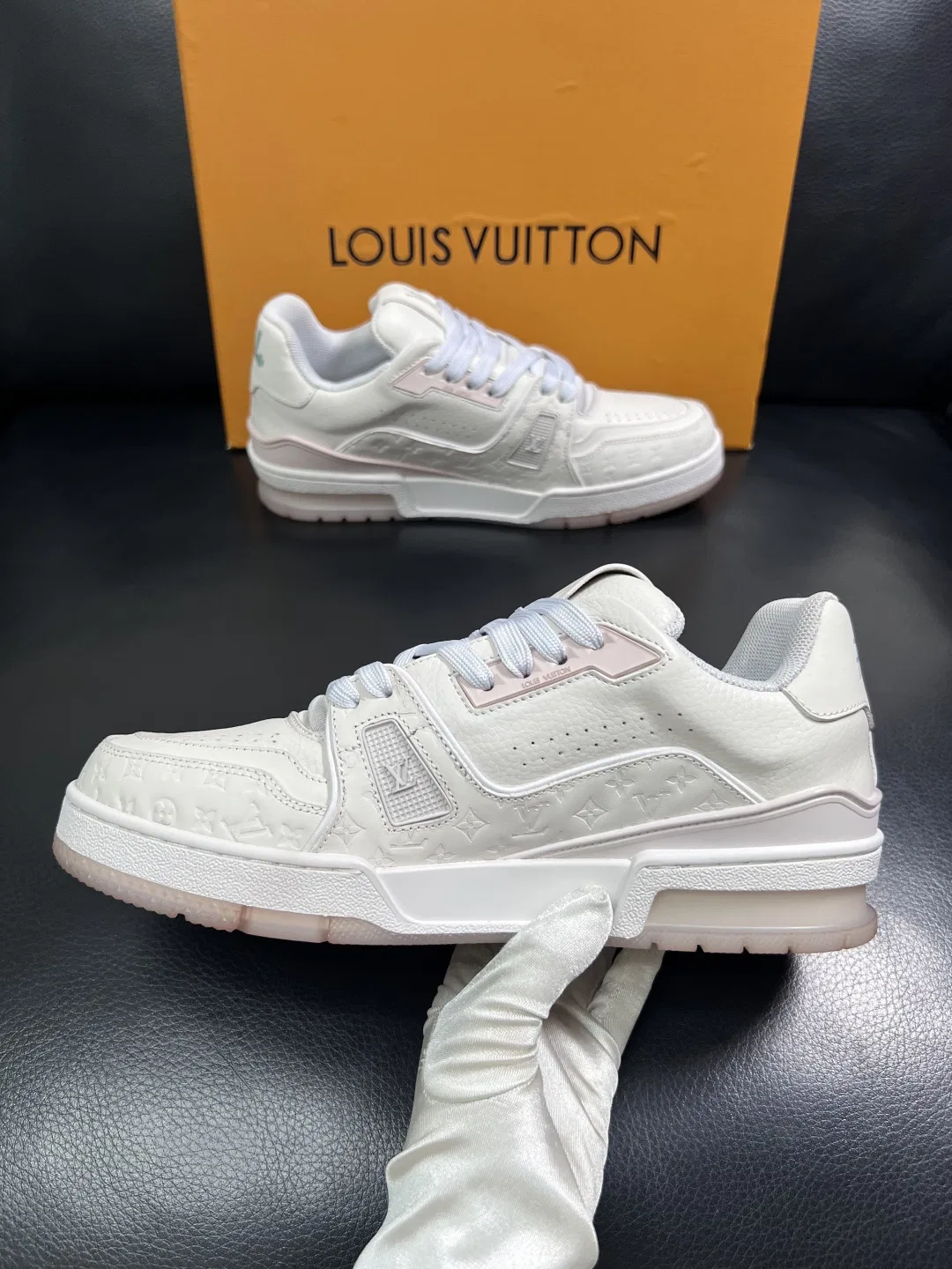 LV 27FW QVUSQNN 124 스니커즈 4