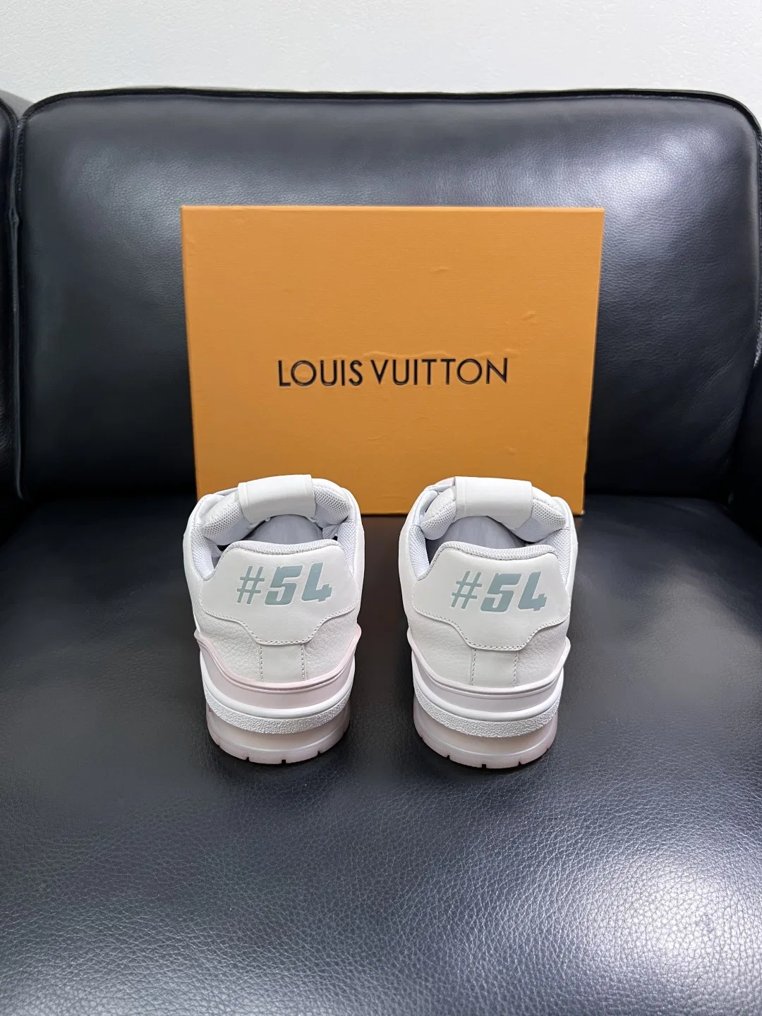 LV 27FW QVUSQNN 124 스니커즈 5