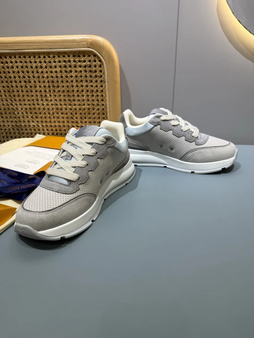 LV 27FW QVUSQNN 129 스니커즈 6