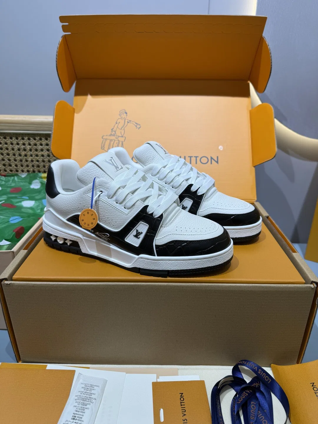 LV 27FW QVUSQNN 151 스니커즈