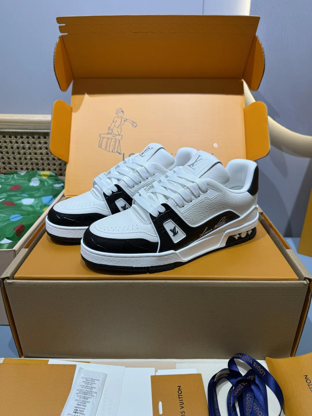 LV 27FW QVUSQNN 151 스니커즈 3