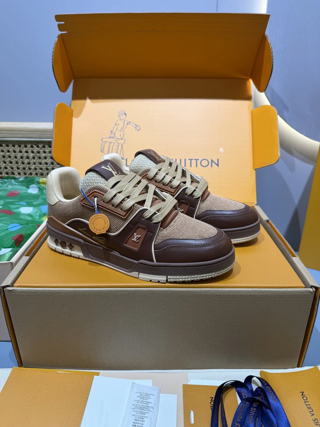 LV 27FW QVUSQNN 152 스니커즈