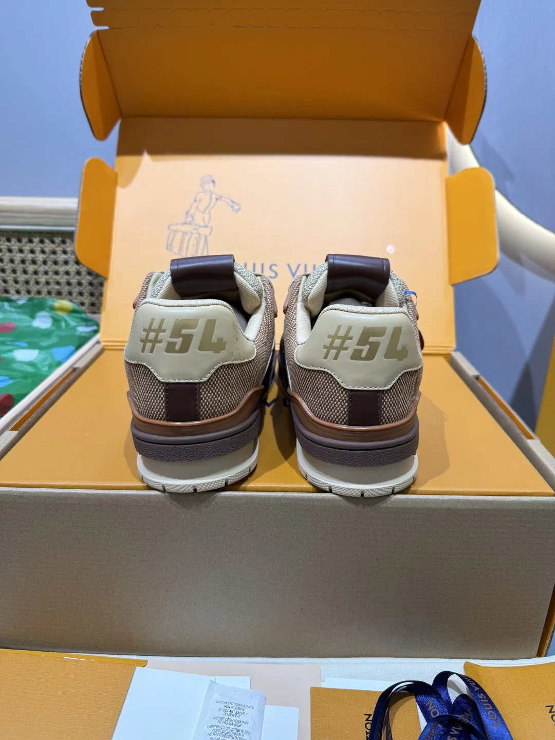 LV 27FW QVUSQNN 152 스니커즈 4