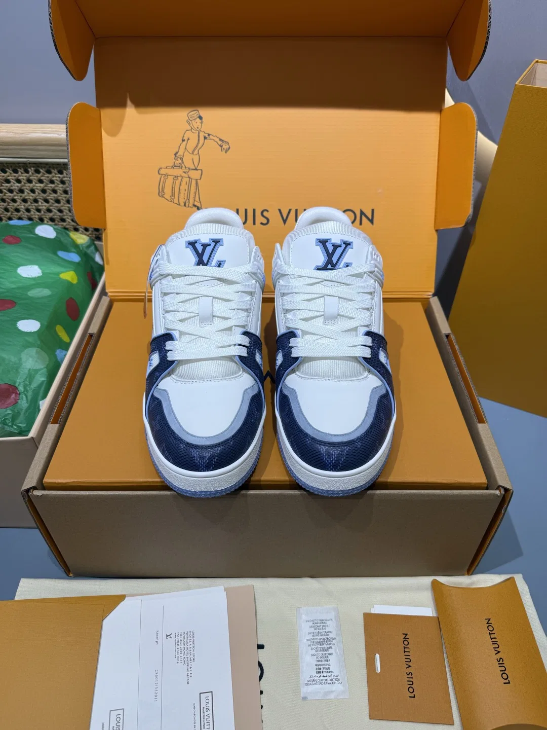 LV 27FW QVUSQNN 155 스니커즈