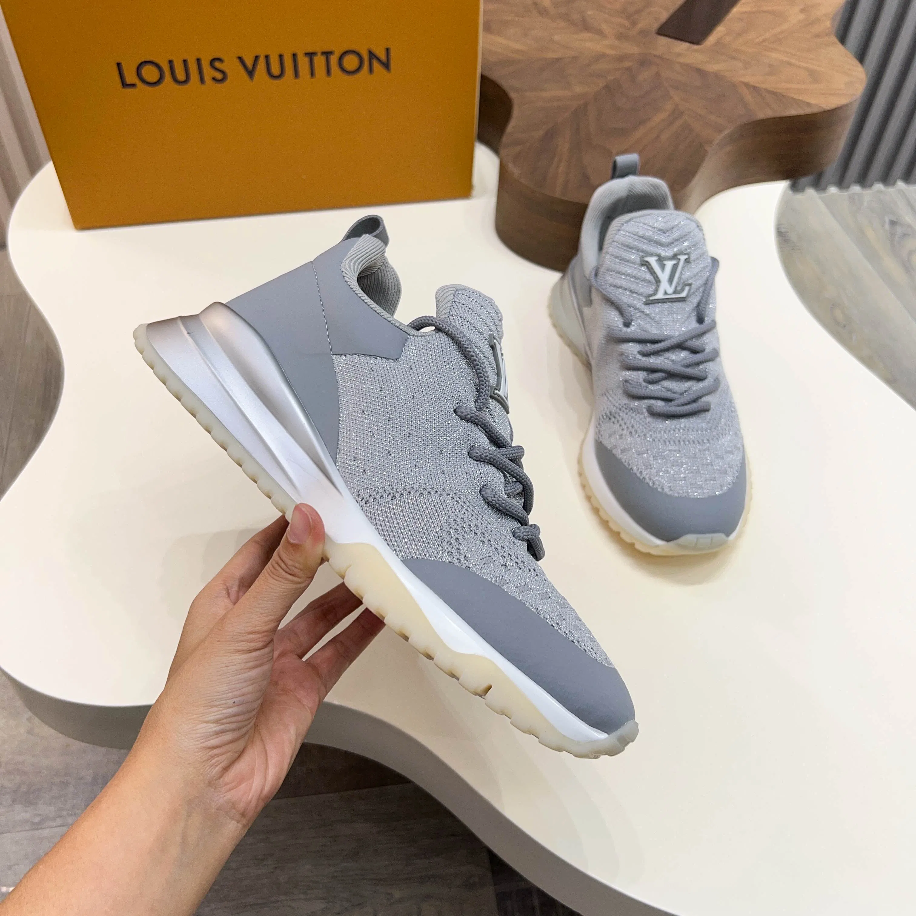 LV 27FW QVUSQNN 162 운동화