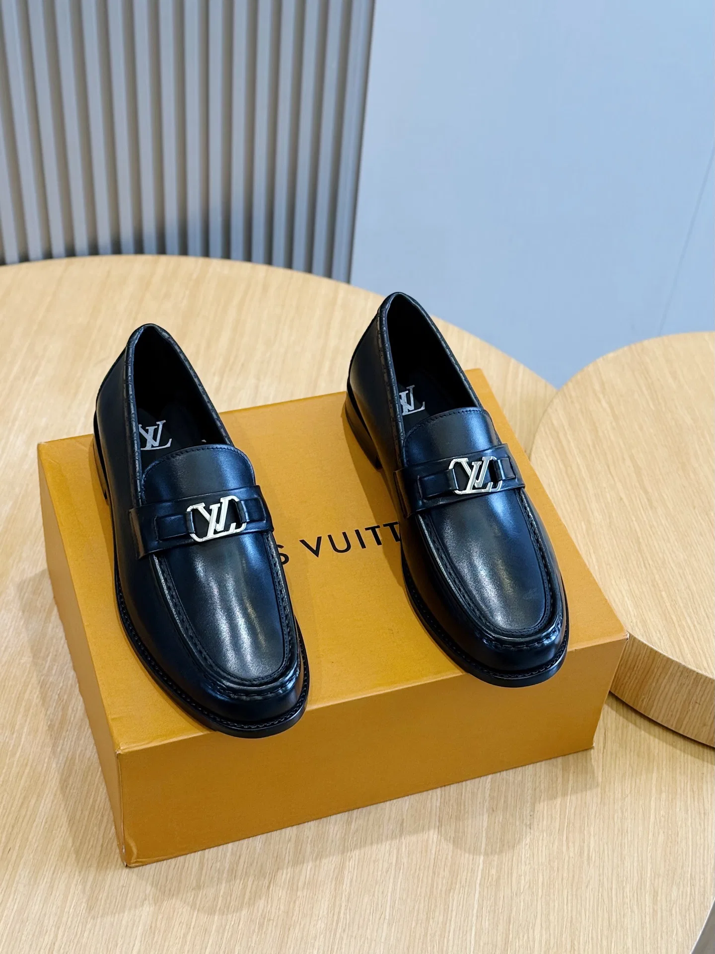 LV 27FW QVUSQNN 164 로퍼