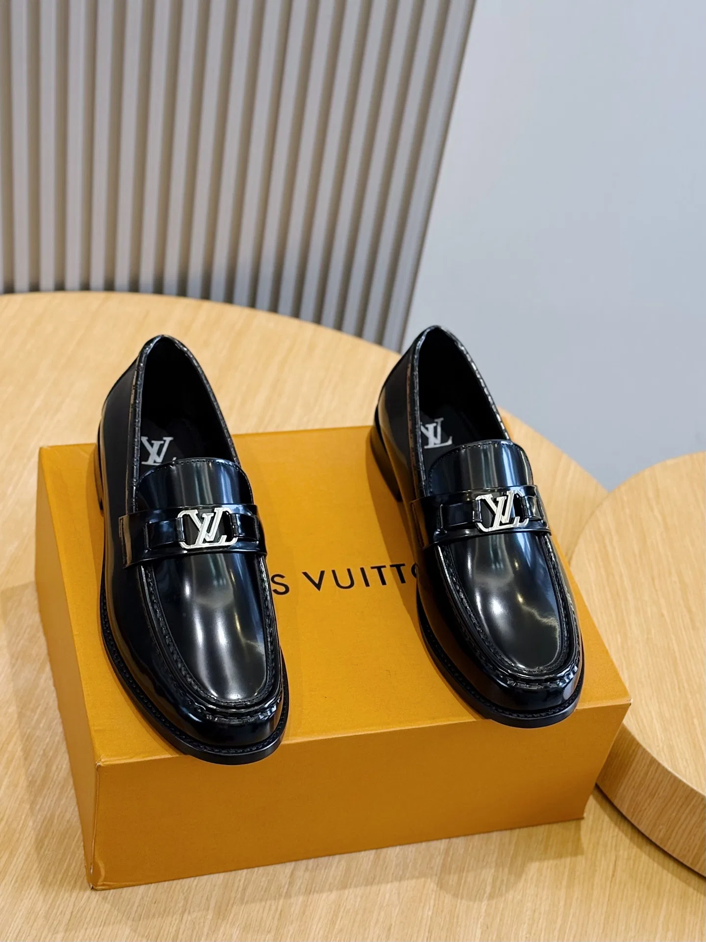 LV 27FW QVUSQNN 165 로퍼
