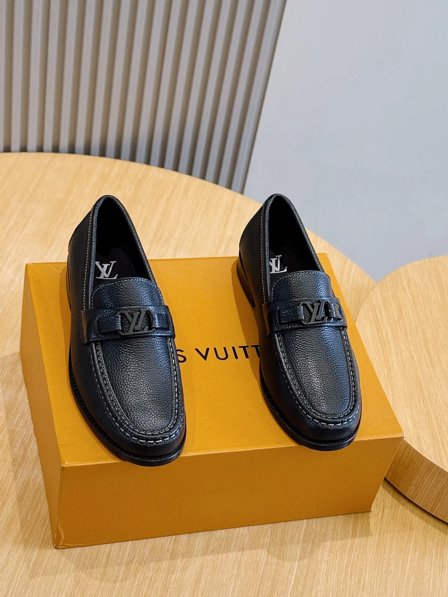 LV 27FW QVUSQNN 166 로퍼