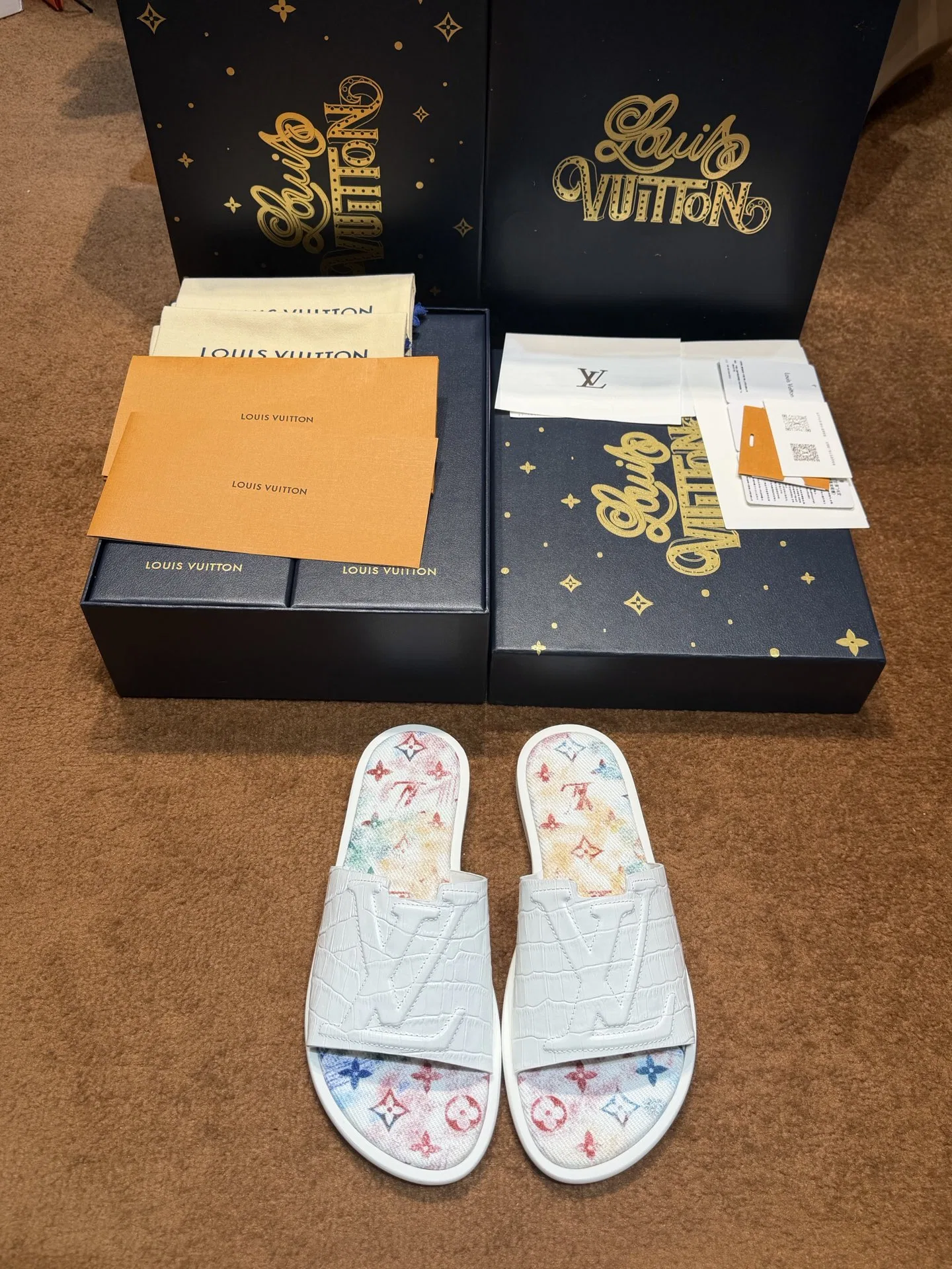 LV 27FW QVUSQNN 206 슬리퍼