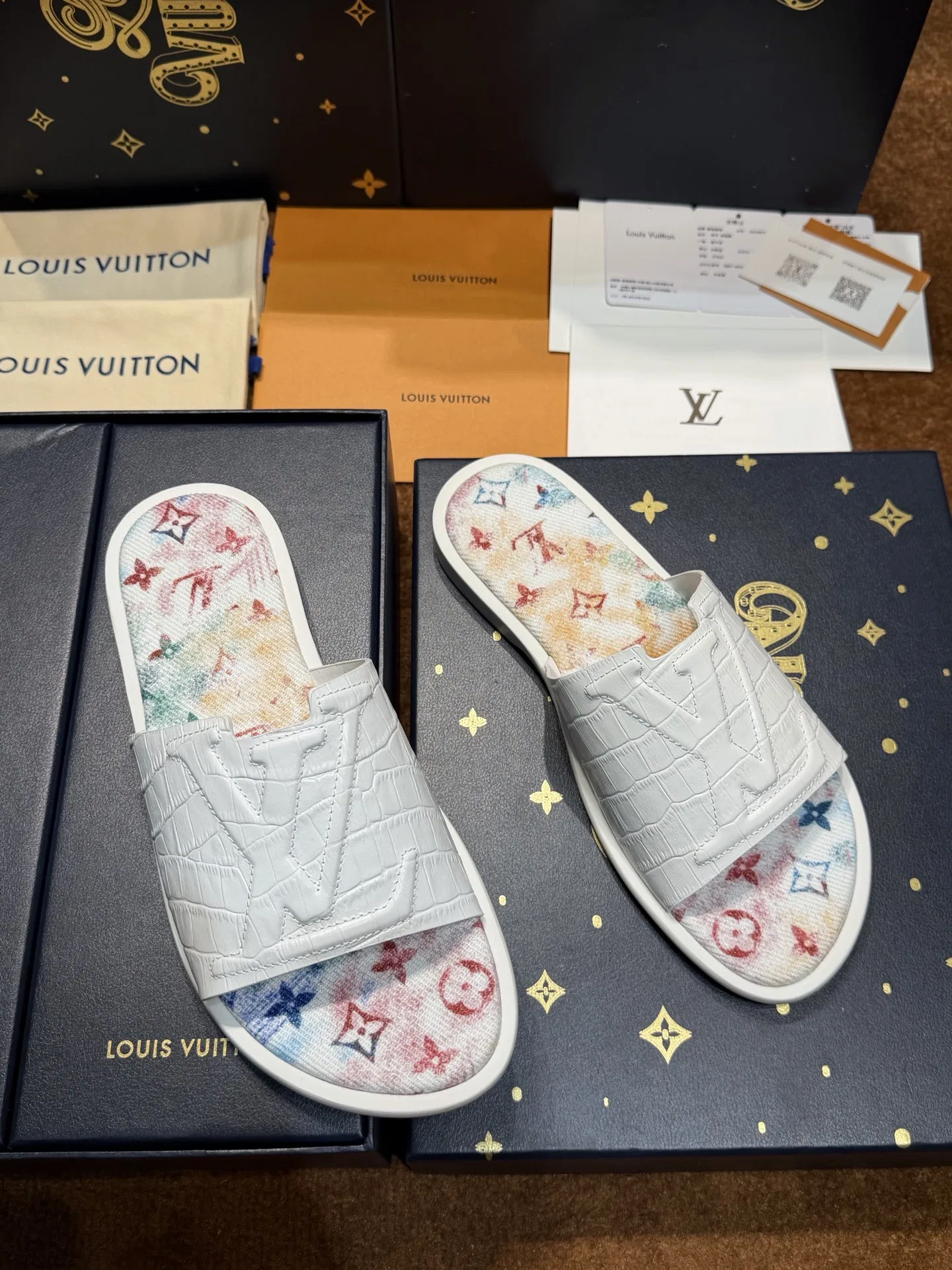 LV 27FW QVUSQNN 206 슬리퍼 3
