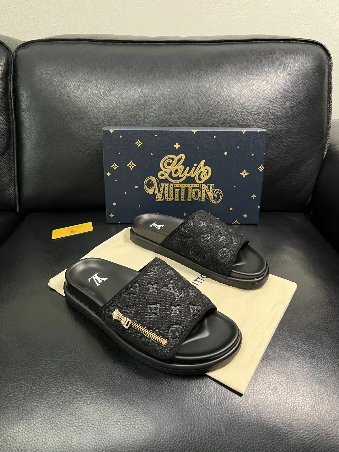 LV 27FW QVUSQNN 223 슬리퍼